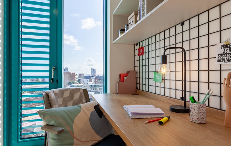 Penthouse En Suite, Ty Nant, 180 High Street, City Centre, Swansea - Image 1